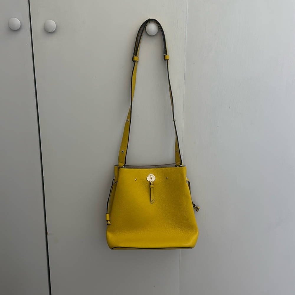 ON SALE !! Kate Spade bucket bag with adjustable strap